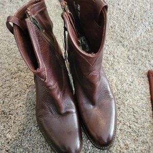 FRYE boots, NWT,  8.5M size 3" stacked leather heel, 8" zipper, dark brown